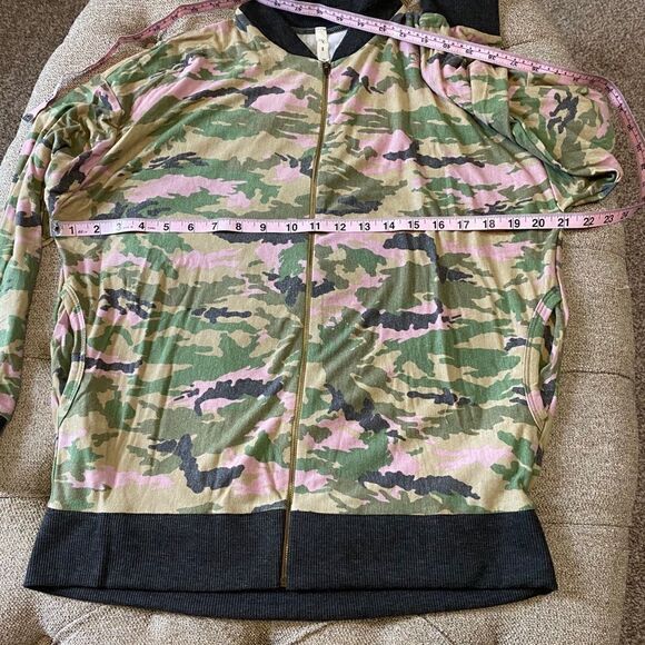 ‎Soft Lightweight Camo Bomber Jacket - Picture 14 of 16